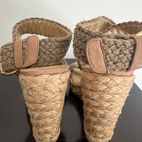Stuart Weitzman Alex Swamp Crochet Wedge Sandal Sz 7 1/2 - Picture 5 of 9